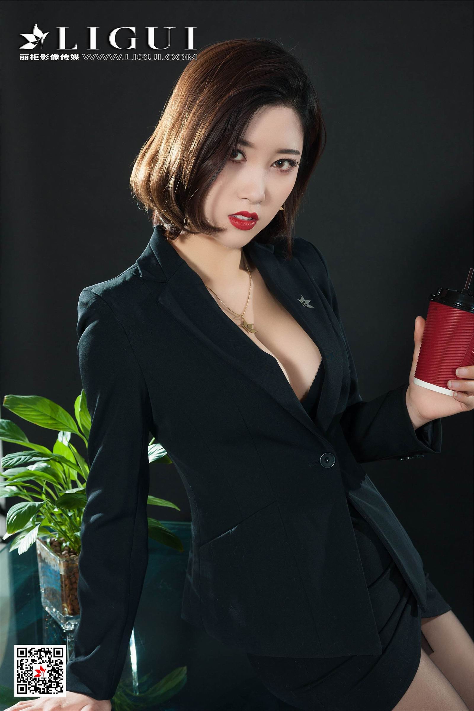 [Ligui丽柜] 2019.04.24 Model 筱筱 脱下裙子的秘书