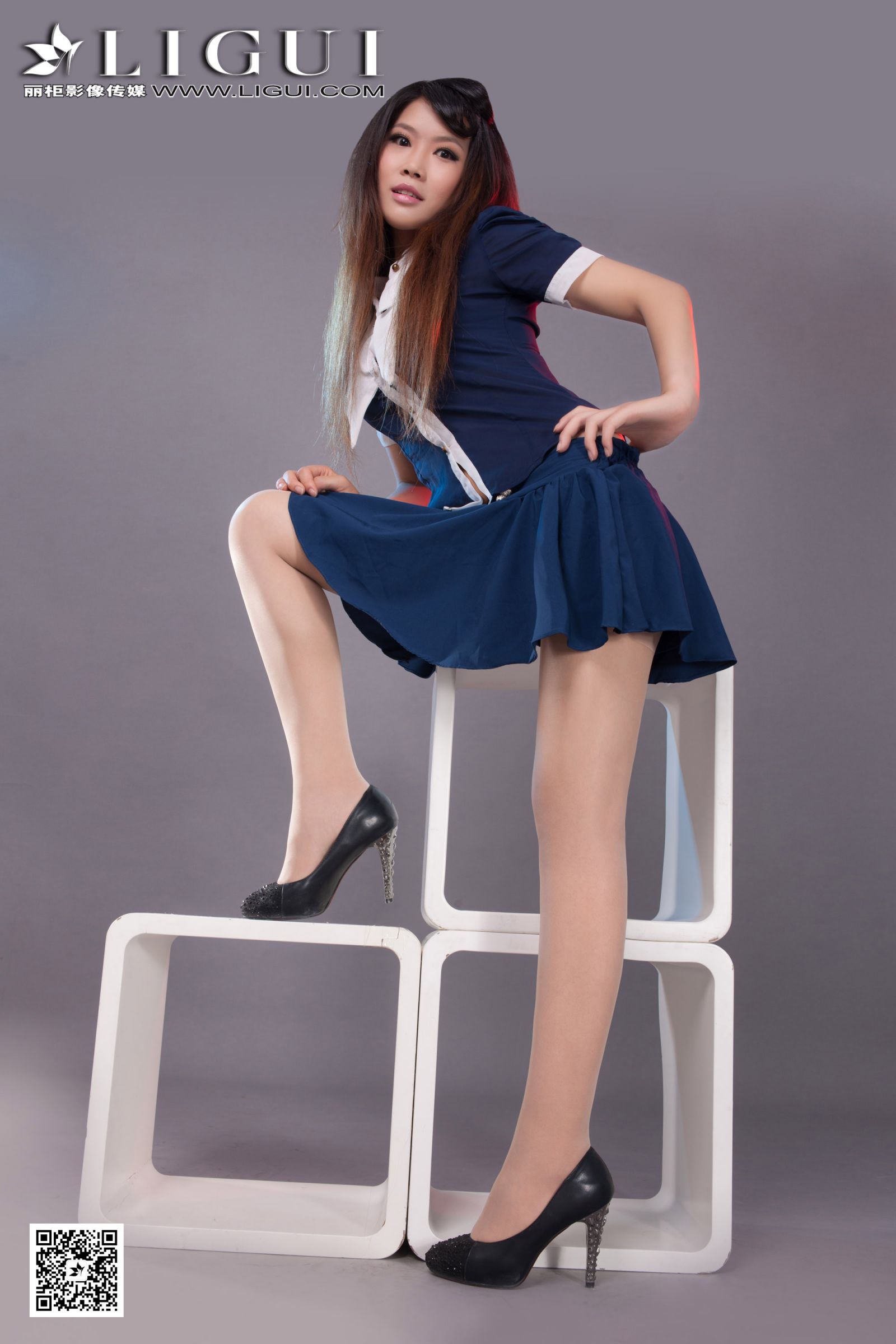 [Ligui丽柜] Model 怡萱 - 超短裙美腿高跟美足
