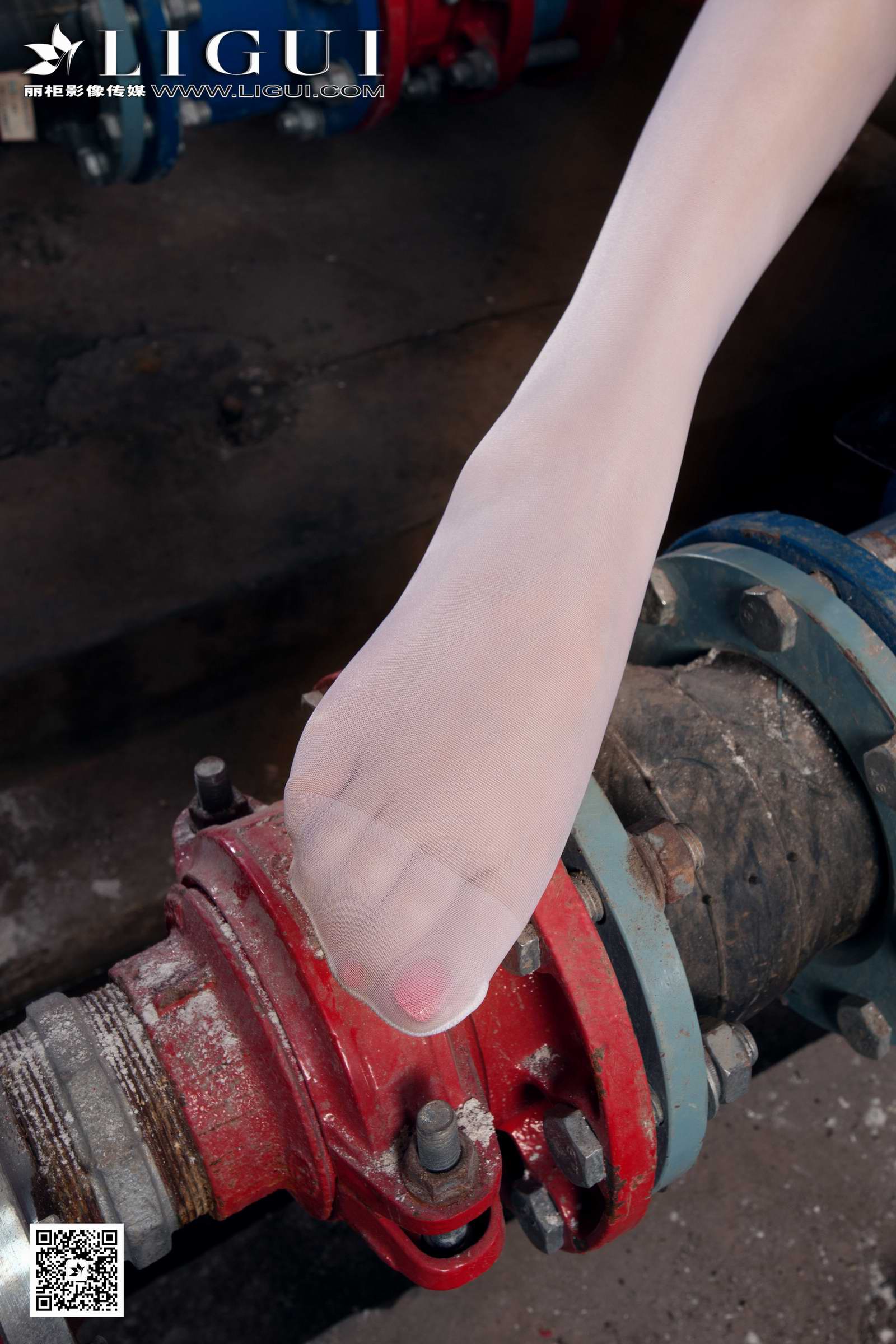[Ligui丽柜] Model 安安 粉色护士装白色丝袜美腿