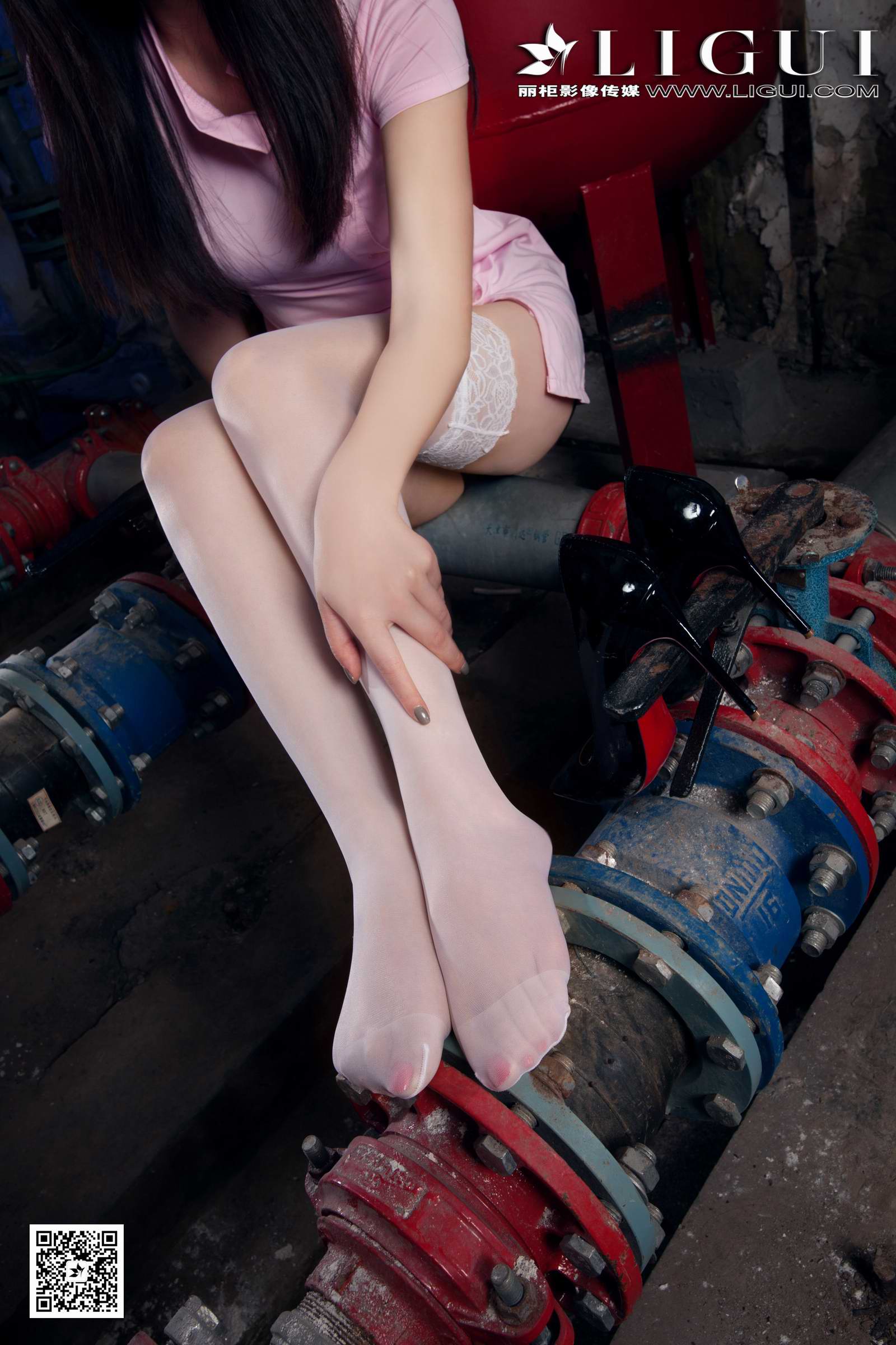 [Ligui丽柜] Model 安安 粉色护士装白色丝袜美腿