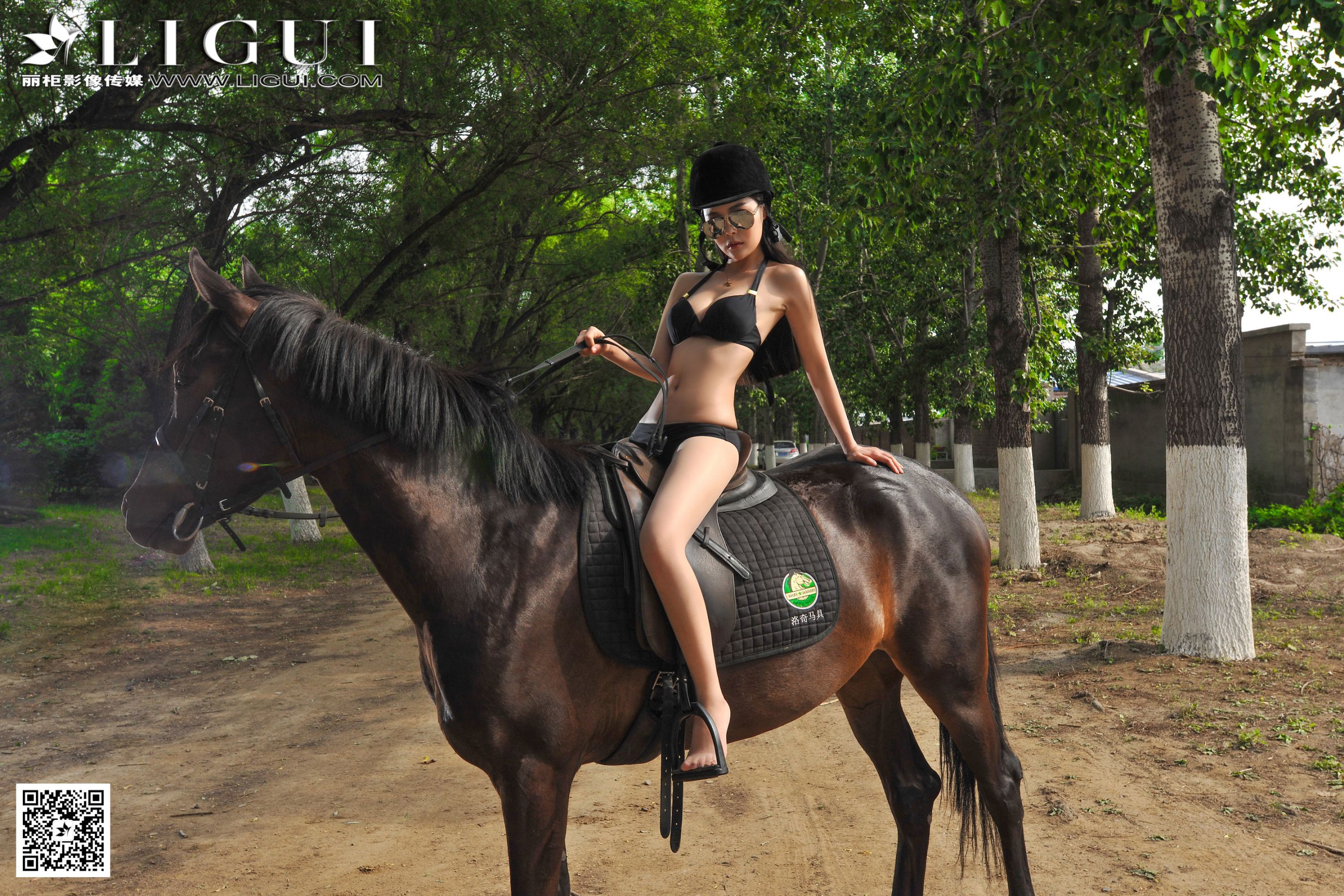 Ligui丽柜 Model Kitty - 骑马的时尚泳装女郎